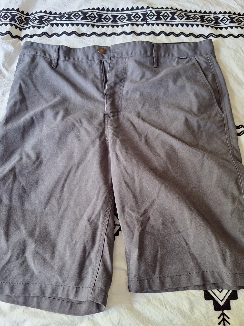 Hurley Men's Gray Flat-Front Chino Shorts Size 36